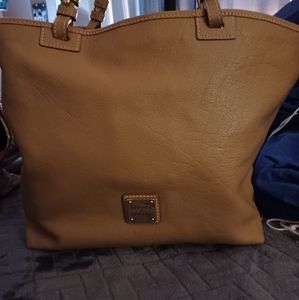 Dooney & Bourke, Med size taupe
